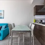Sunny Penthouse Wterrace And Open Views Апартаменты Сент-Полс-Бей