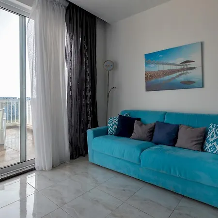 Sunny Penthouse Wterrace And Open Views *