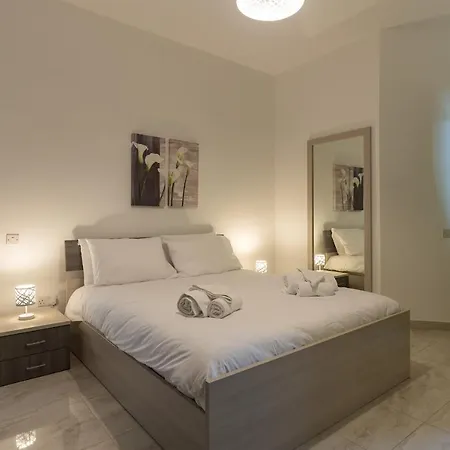 Sunny Penthouse Wterrace And Open Views * St. Paul's Bay