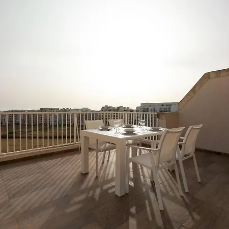 Sunny Penthouse Wterrace And Open Views Daire St. Paul's Bay