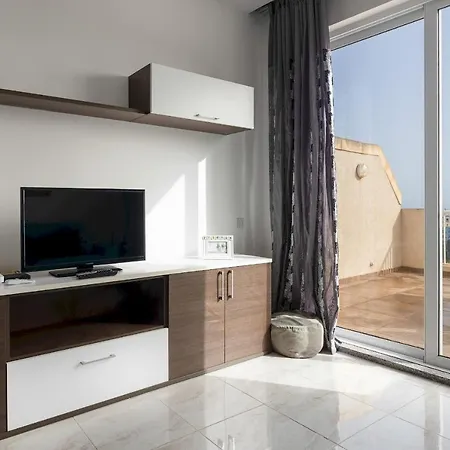 Sunny Penthouse Wterrace And Open Views Appartement *