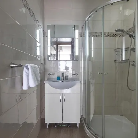 Sunny Penthouse Wterrace And Open Views *