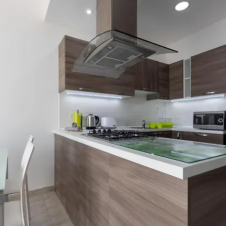 Daire Sunny Penthouse Wterrace And Open Views *