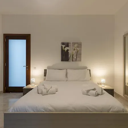 Daire Sunny Penthouse Wterrace And Open Views