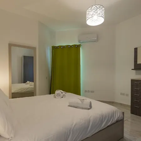 Appartement Sunny Penthouse Wterrace And Open Views